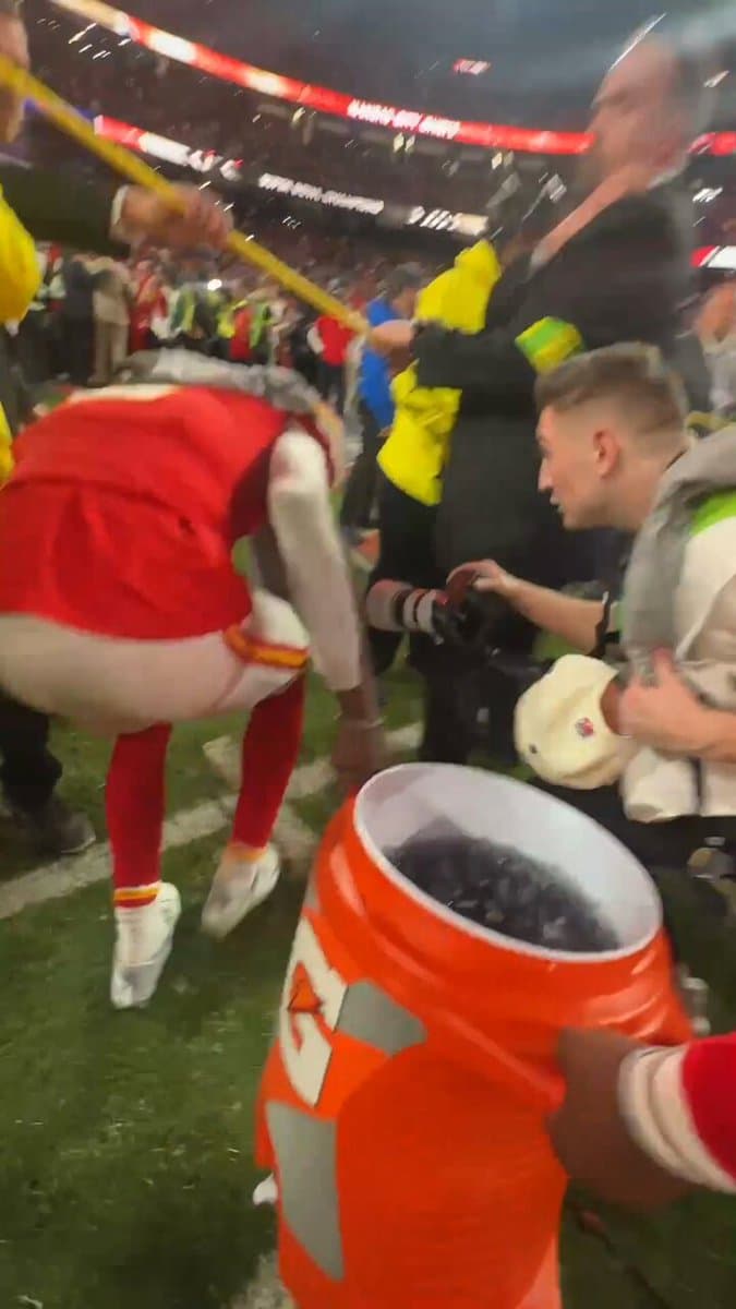 Chiefs Star's Sideline Warning To Fan Goes Viral After Scary Play