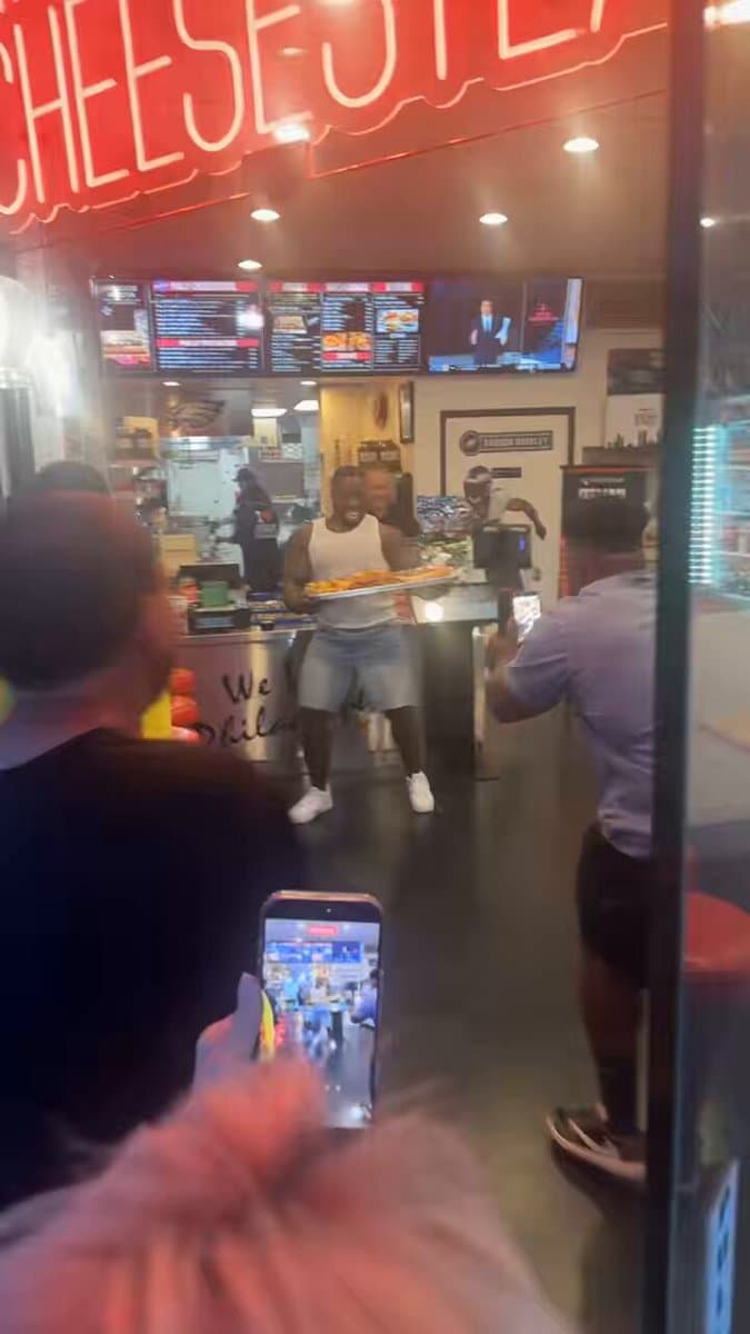 Restaurant Patrons Stunned By Sudden Celebrity Chef Appearance