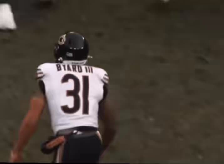 Former NFL Star Breaks Down After Seeing Stadium Tribute