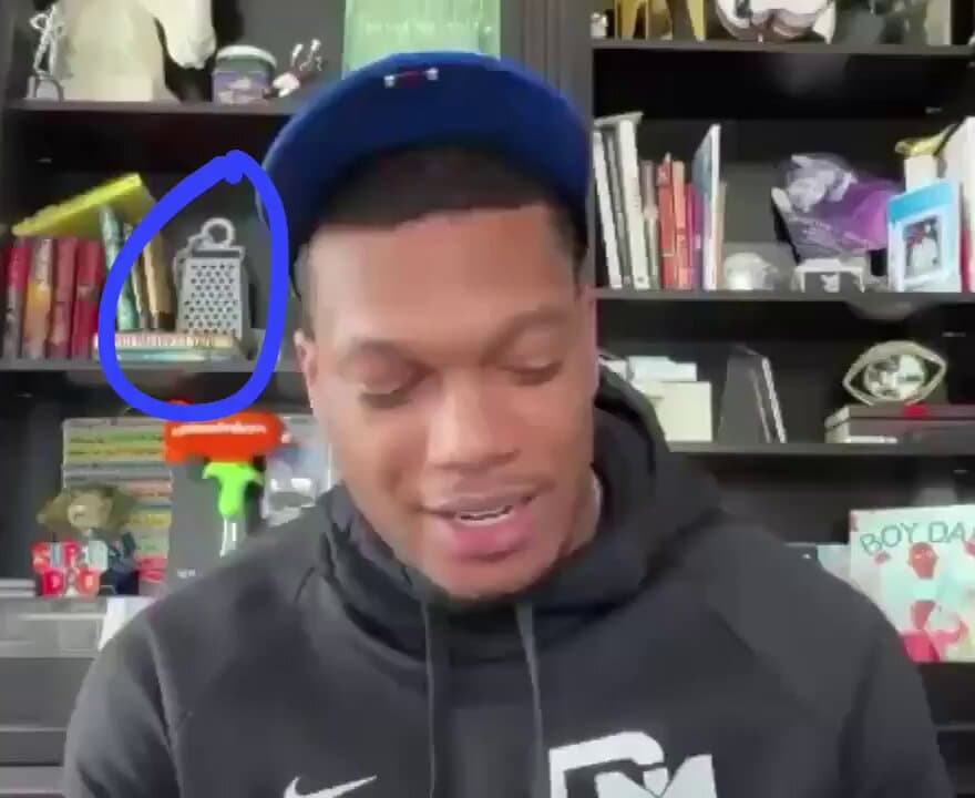 Former Bears Star Still Owns A Shocking Piece Of Rival Memorabilia