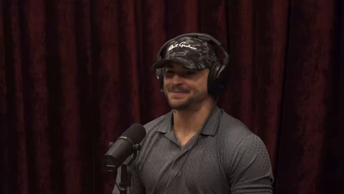 Joe Rogan Drops Bombshell Take On Fighter Pay Scandal