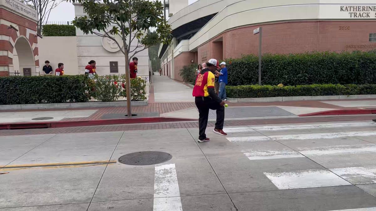 USC's Offensive Line Is So Big It's Breaking The Internet