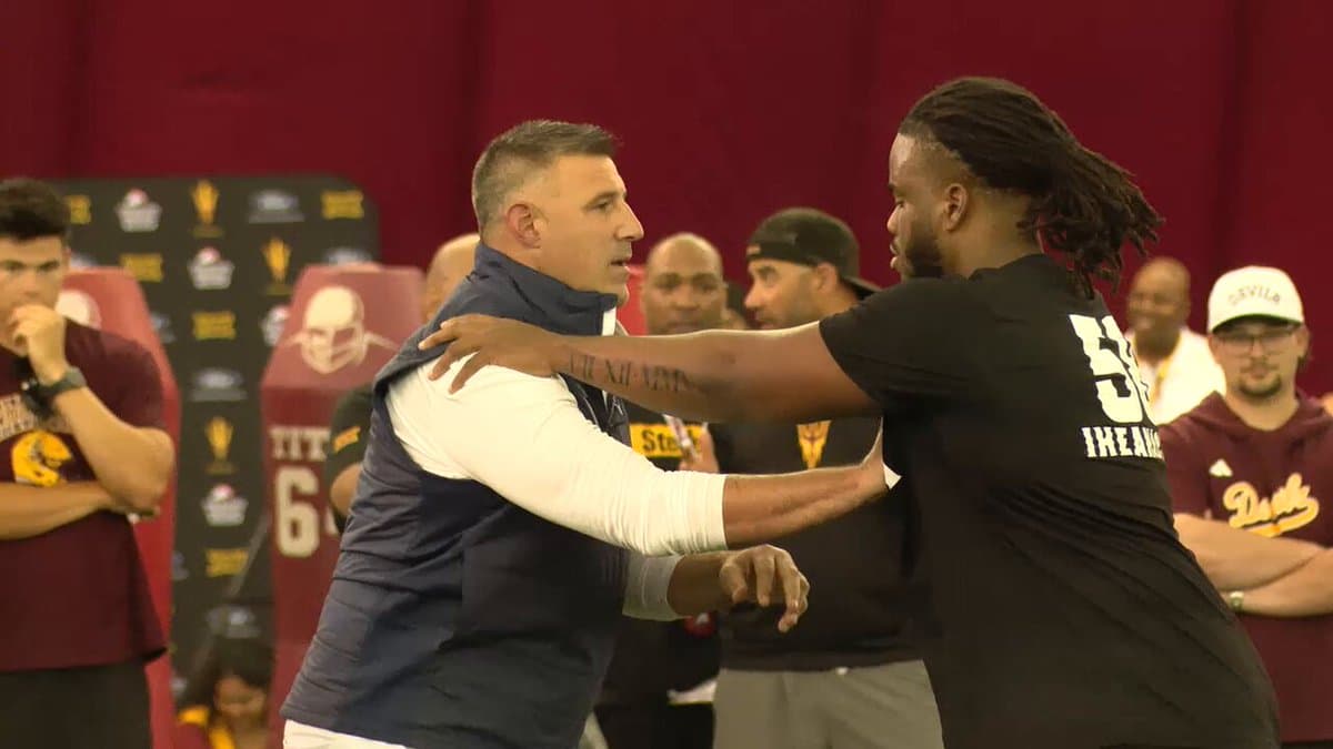 Mike Vrabel's Sideline Intensity Is Now An NFL Coaching Blueprint