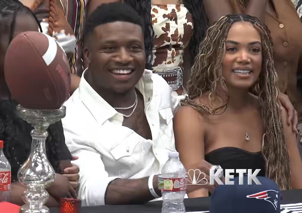 New England Rookie Running Back’s Girlfriend Caught In Viral Sideline Meltdown