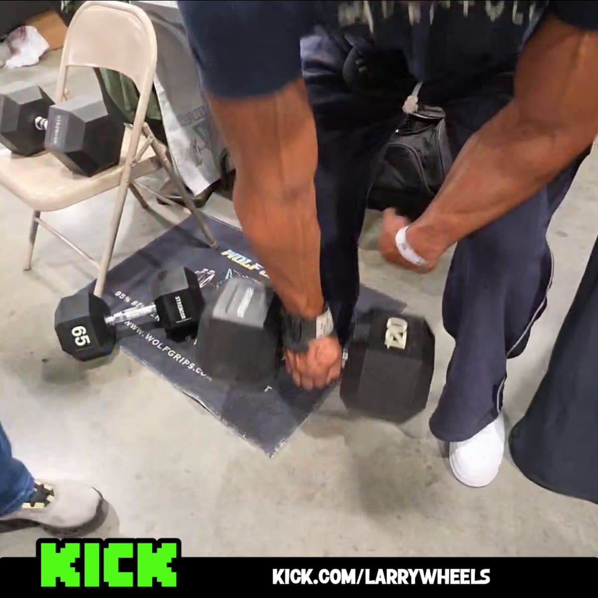 Wheelchair Strongman Larry Wheels Tests New Straps, Stuns The Internet