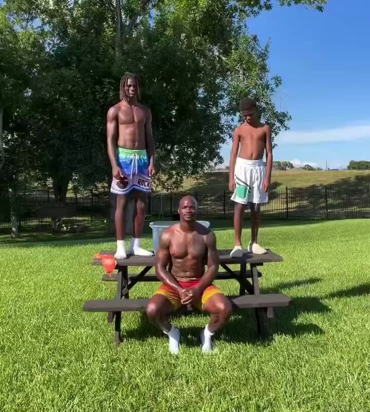Adrian Peterson Freezes NFL With Shocking ALS Ice Bucket Challenge Stunt