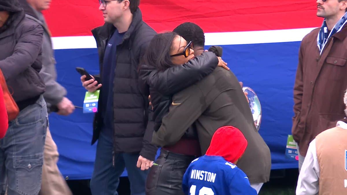 Giants Quarterback's Sideline Ritual Reveals Private Family Moment