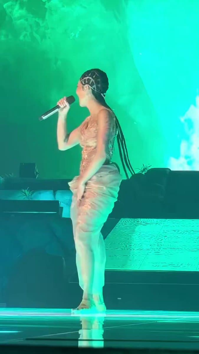 Jhene Aiko's Hilarious Concert Moment Leaves Fans In Stitches