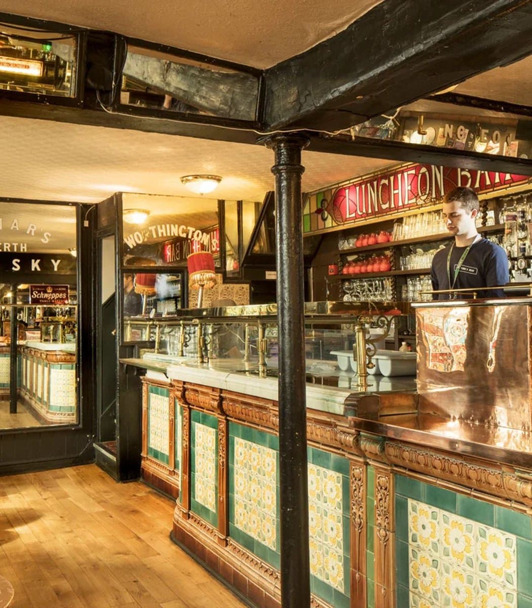 Historic UK Pub's Free Beer Offer Sparks Unprecedented Chaos