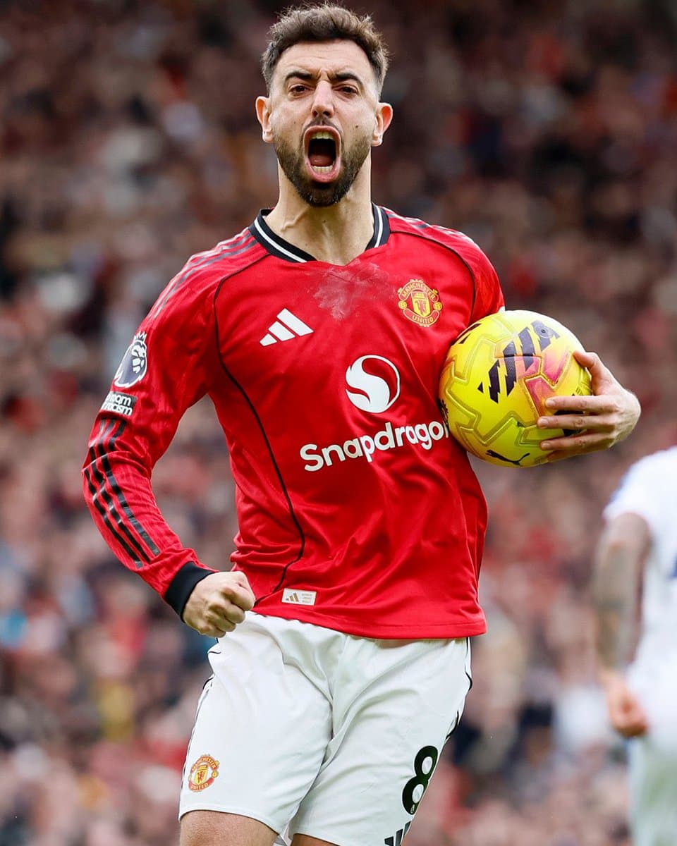 Manchester United Star Snubs Teammates With Stunning Solo Honor