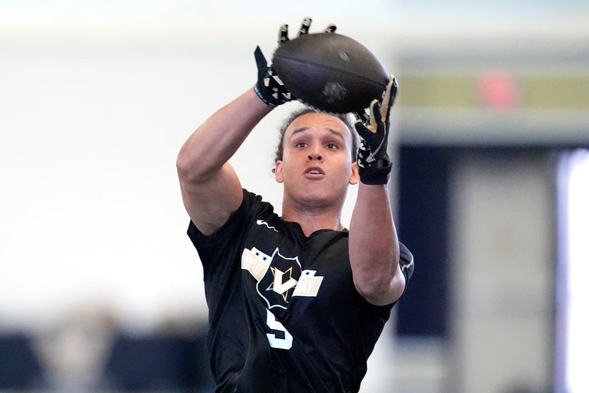 The NFL's Most Unlikely Tight End Was A College Quarterback