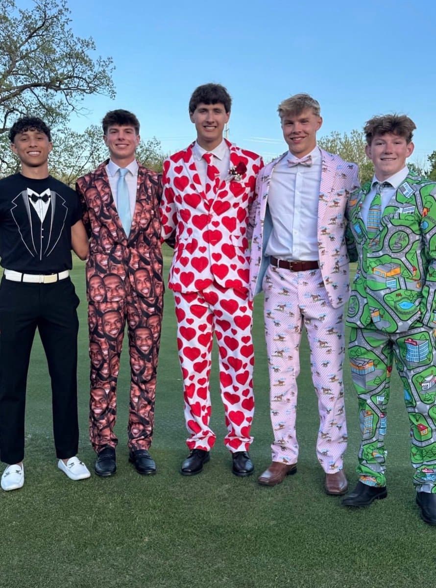 LeBron James Obsessed Teen Shows Up To Prom In Epic Full Suit Tribute
