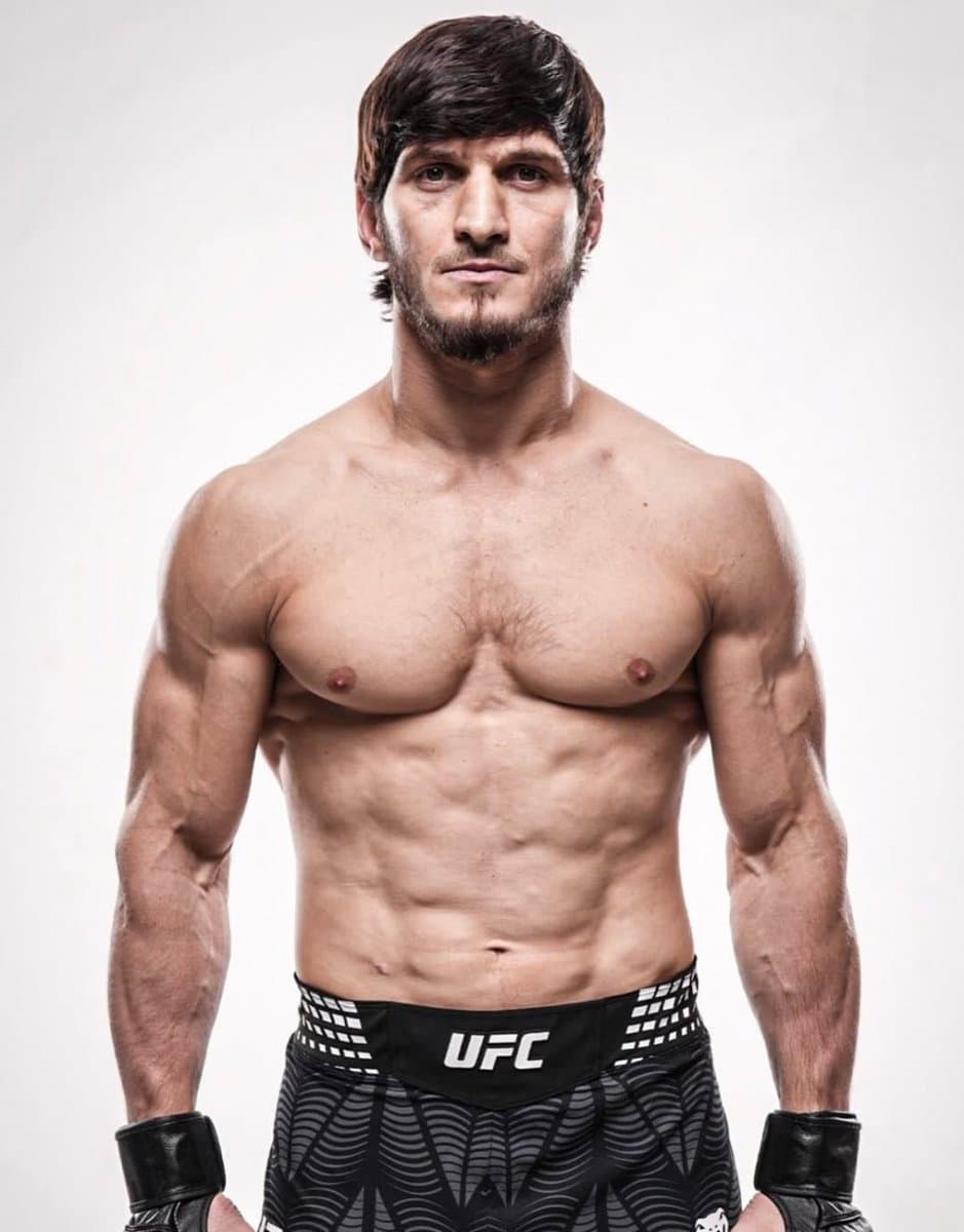 Unbeaten UFC Contender Reveals His Shocking Physical Transformation