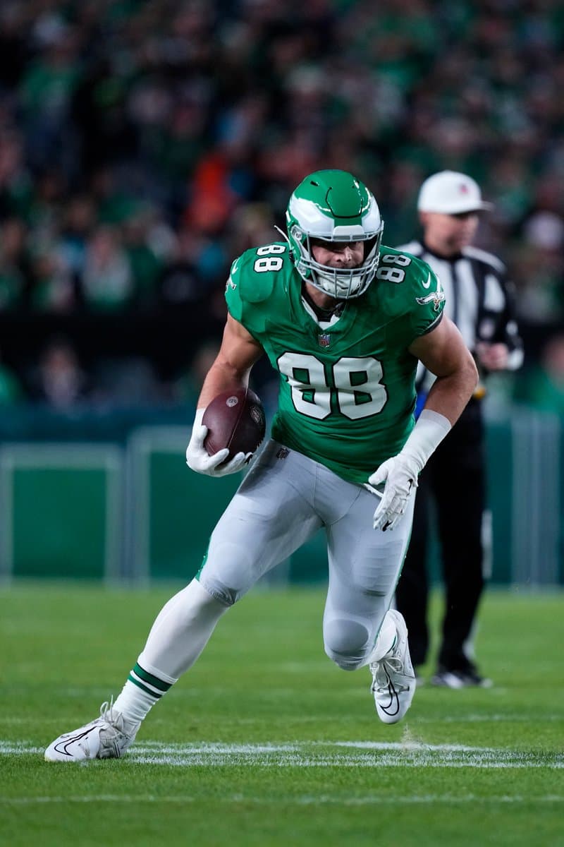 Star Tight End Stuns NFL With Surprise Contract Extension