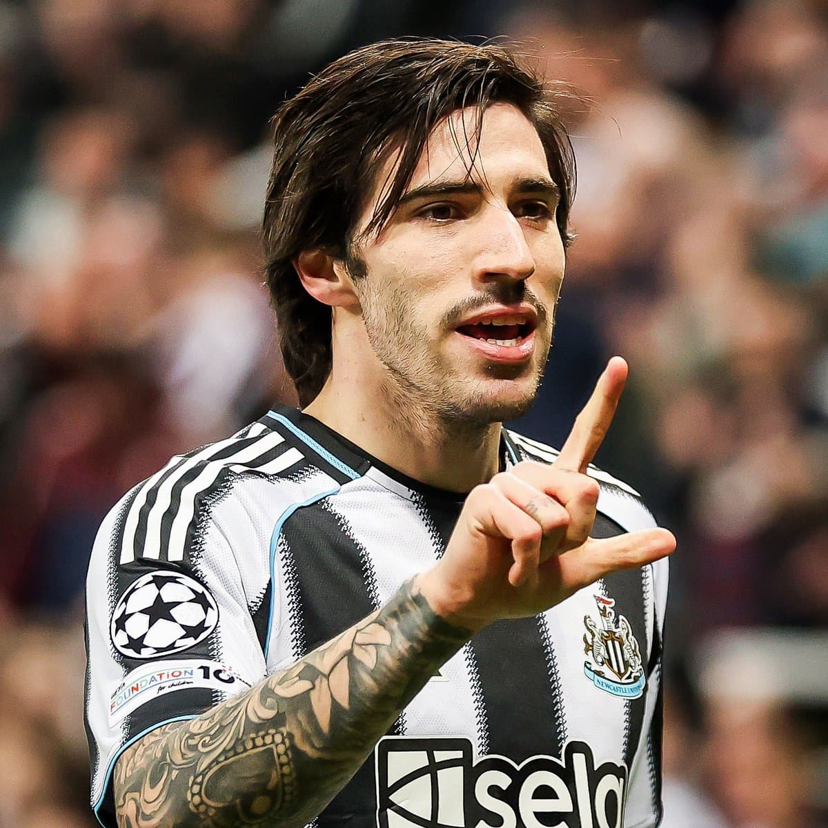 Manchester United Plot Stunning Raid On Newcastle For Italian Star