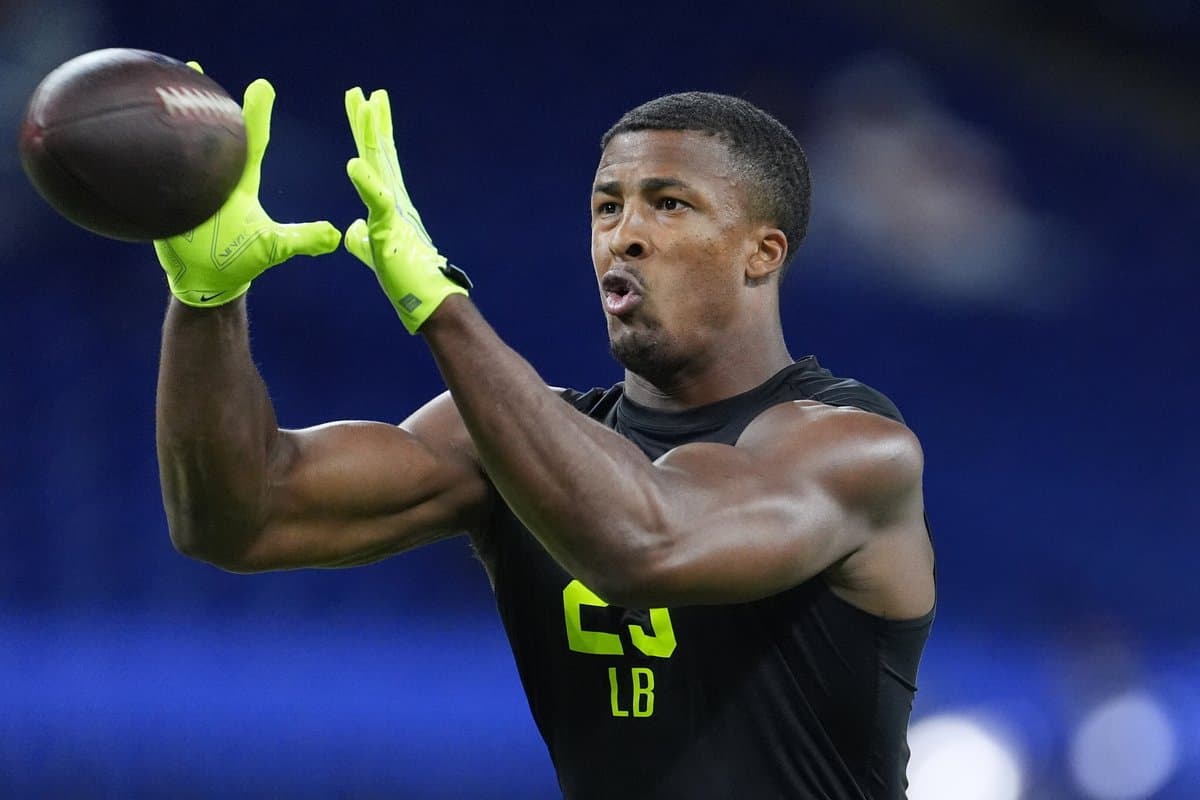 Top NFL Prospect Stuns Experts With Shocking Career Decision